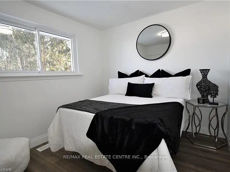 346 Brompton Ave #MAIN — Photo 12