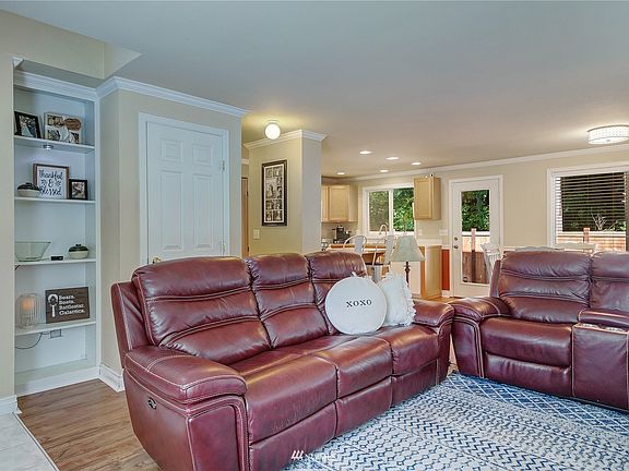 Visual and physical connection to kitchen and dining areas