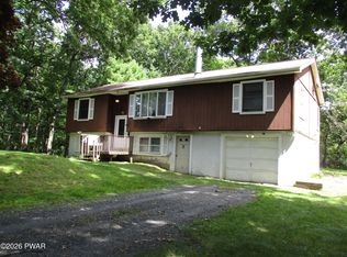 148 Lakeview Dr, Dingmans Ferry, PA 18328