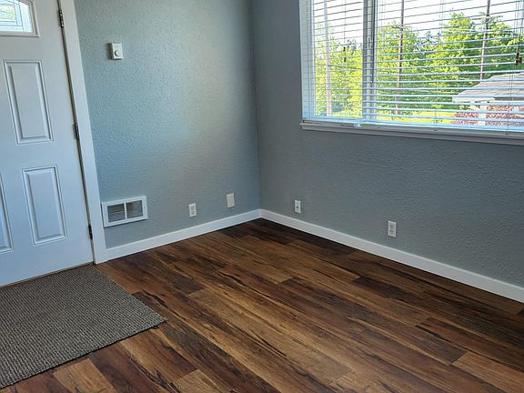 3rd image of 1202 Pacific Ave