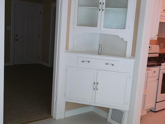 3rd image of 2241 W Capitol Ave
