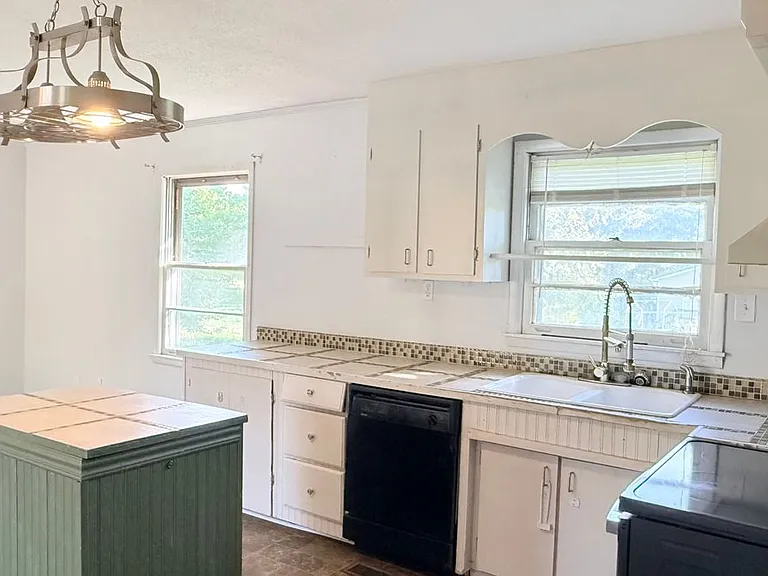 365 Stacy Rd — Photo 5