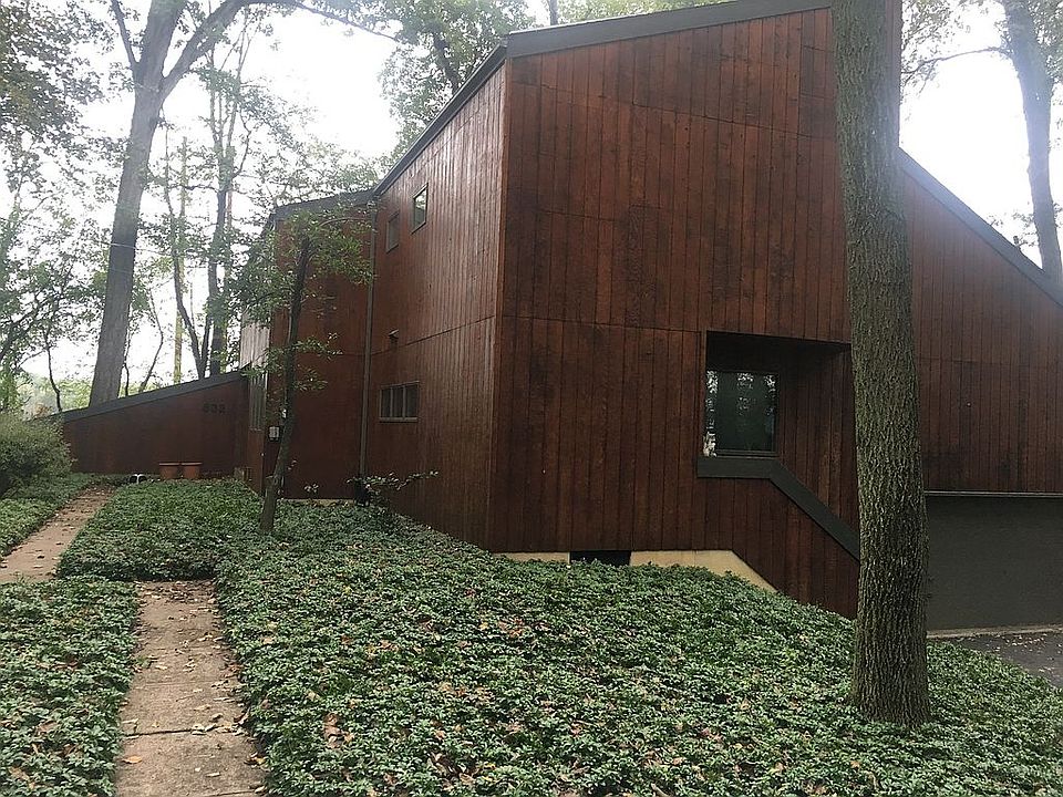 2nd image of 832 Flintlock Ridge Rd