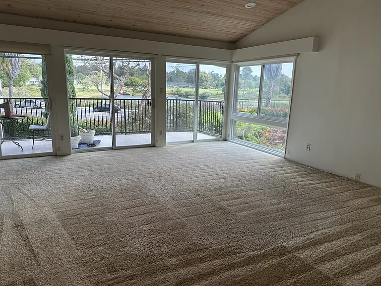 390 Park Ave — Photo 2