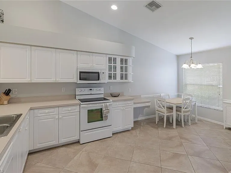 5502 Greenwood Cir #1 — Photo 10