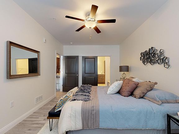 5th image of 1001 Russell Blvd #6f5e80836