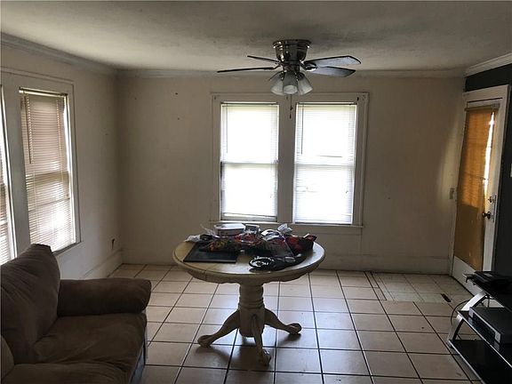 5th image of 1114 Newport Ave