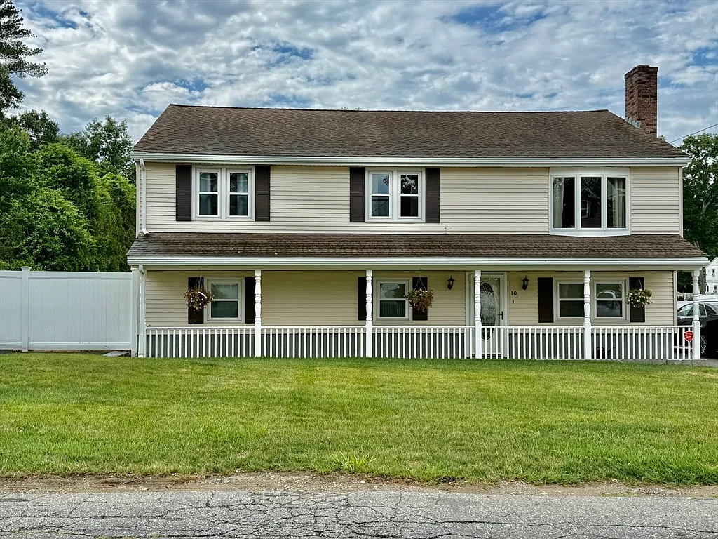 3 bed, 1.0 bath, 1344 sqft, $3,500 — Photo 2