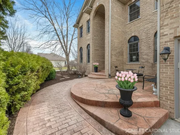 208 Amherst Ct, Oswego, IL 60543