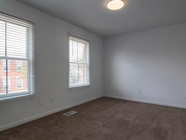 232 W 8th St — Photo 9