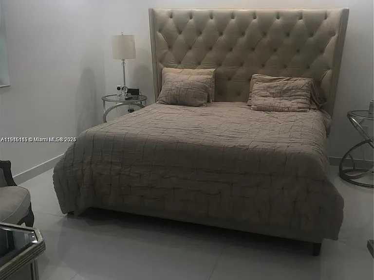 10185 Collins Ave #516 — Photo 6