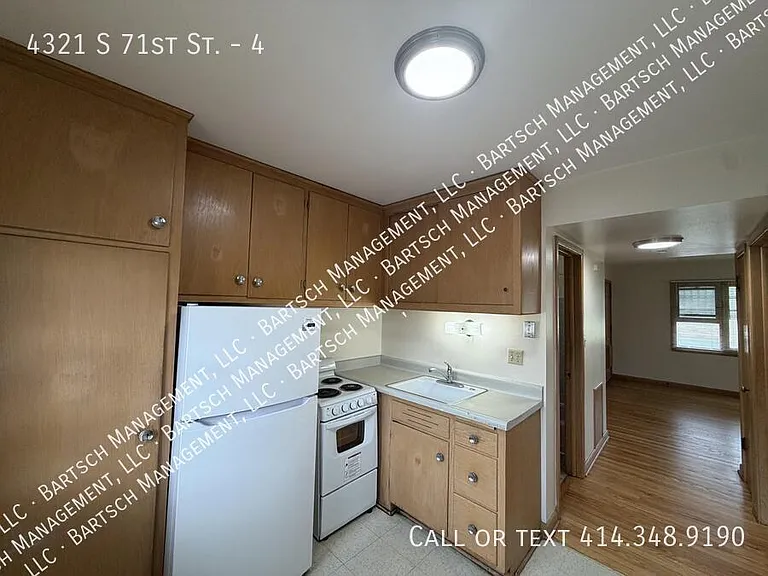 4321 S 71st St #4 — Photo 5