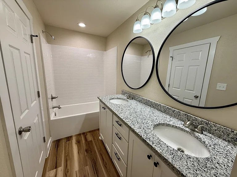 116 Village Pl — Photo 3