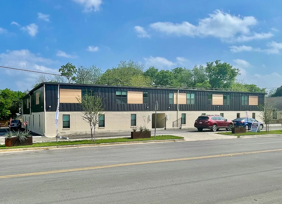 Building Photo - 605 W Hutchison