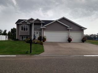 611 21st Ave NE, Jamestown, ND 58401