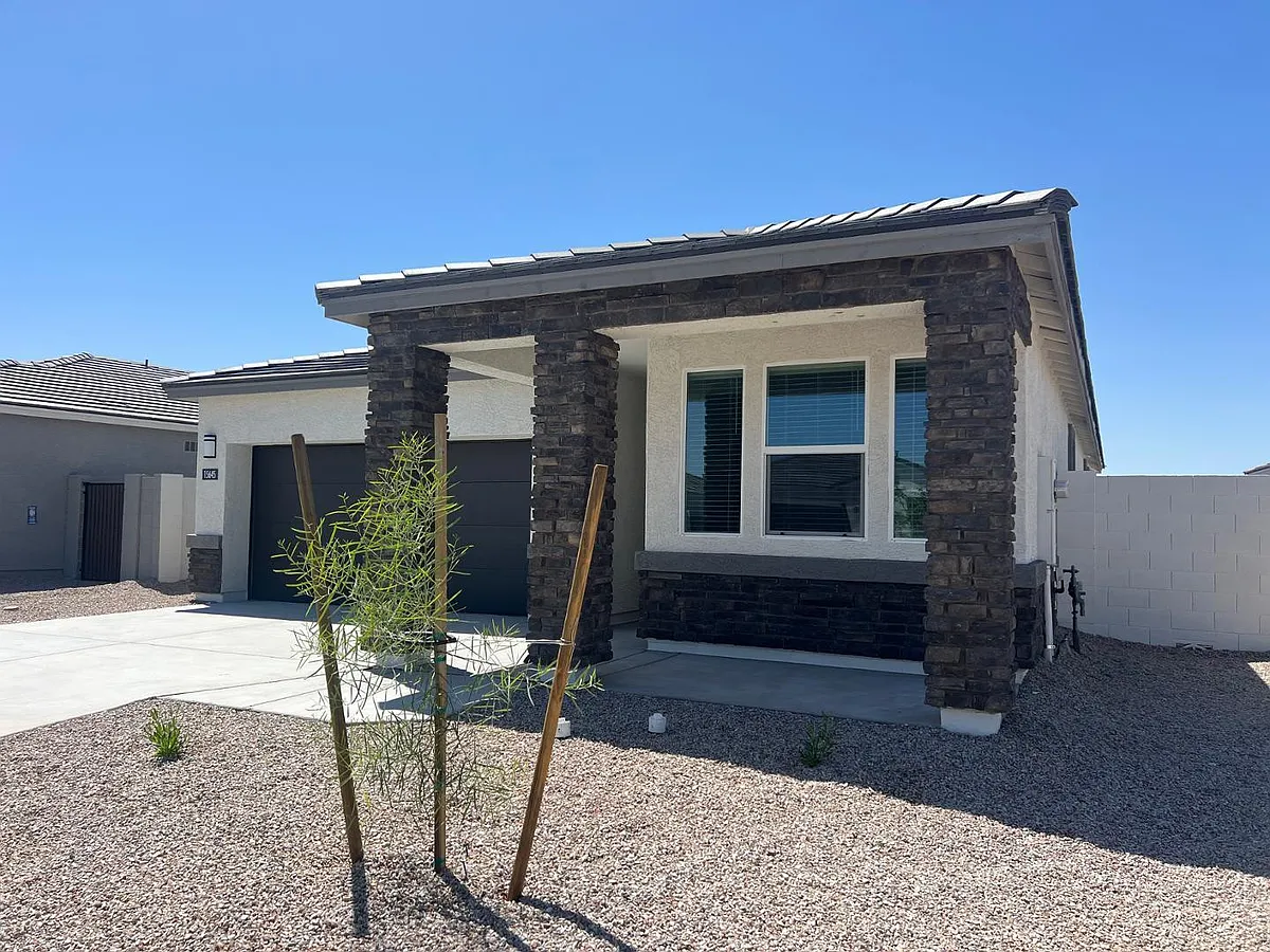 Building Photo - 15645 W Desert Hollow Dr