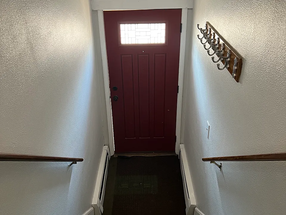 Interior Staircase & Entrance