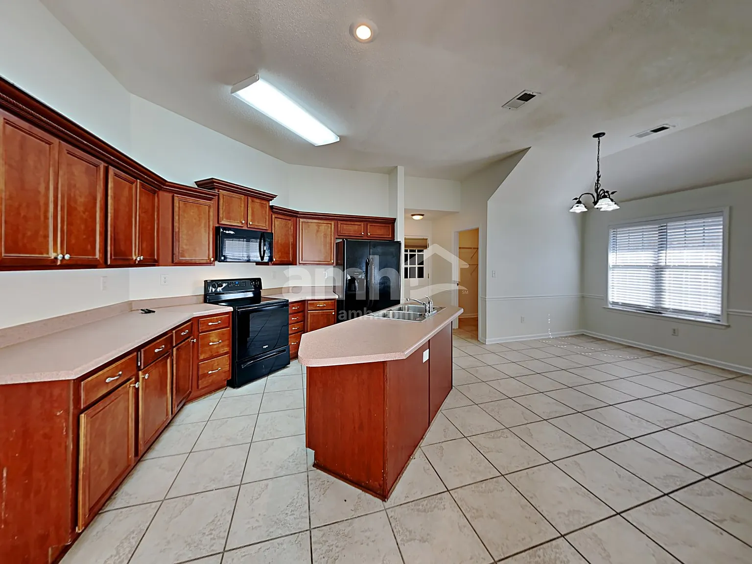 3 bed, 2.0 bath, 2221 sqft, $2,210 — Photo 4