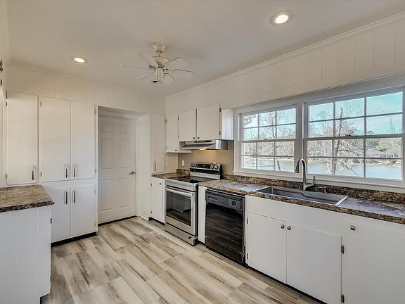 19th image of 134 Lake Bluff Drive