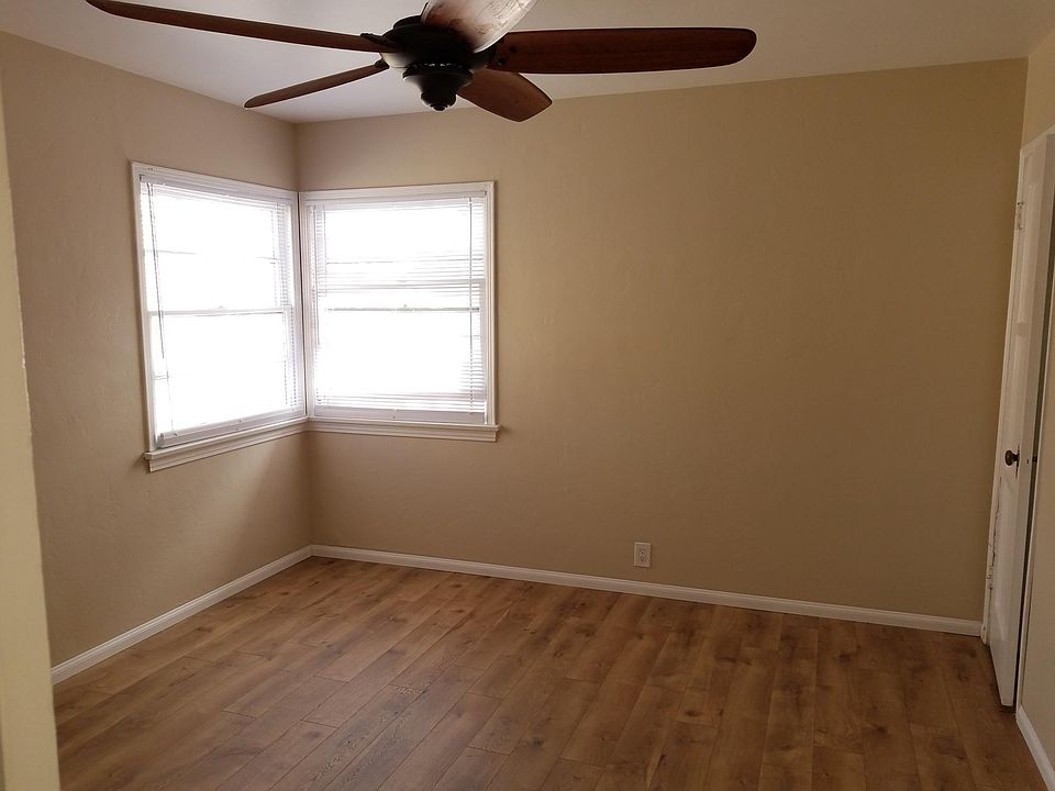 bedroom with a ceiling fan