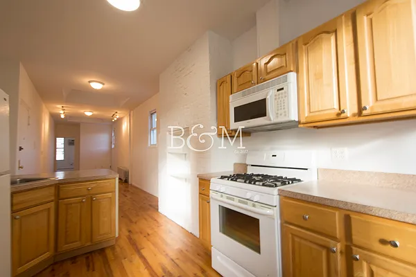 Rented by Brick&Mortar | media 33