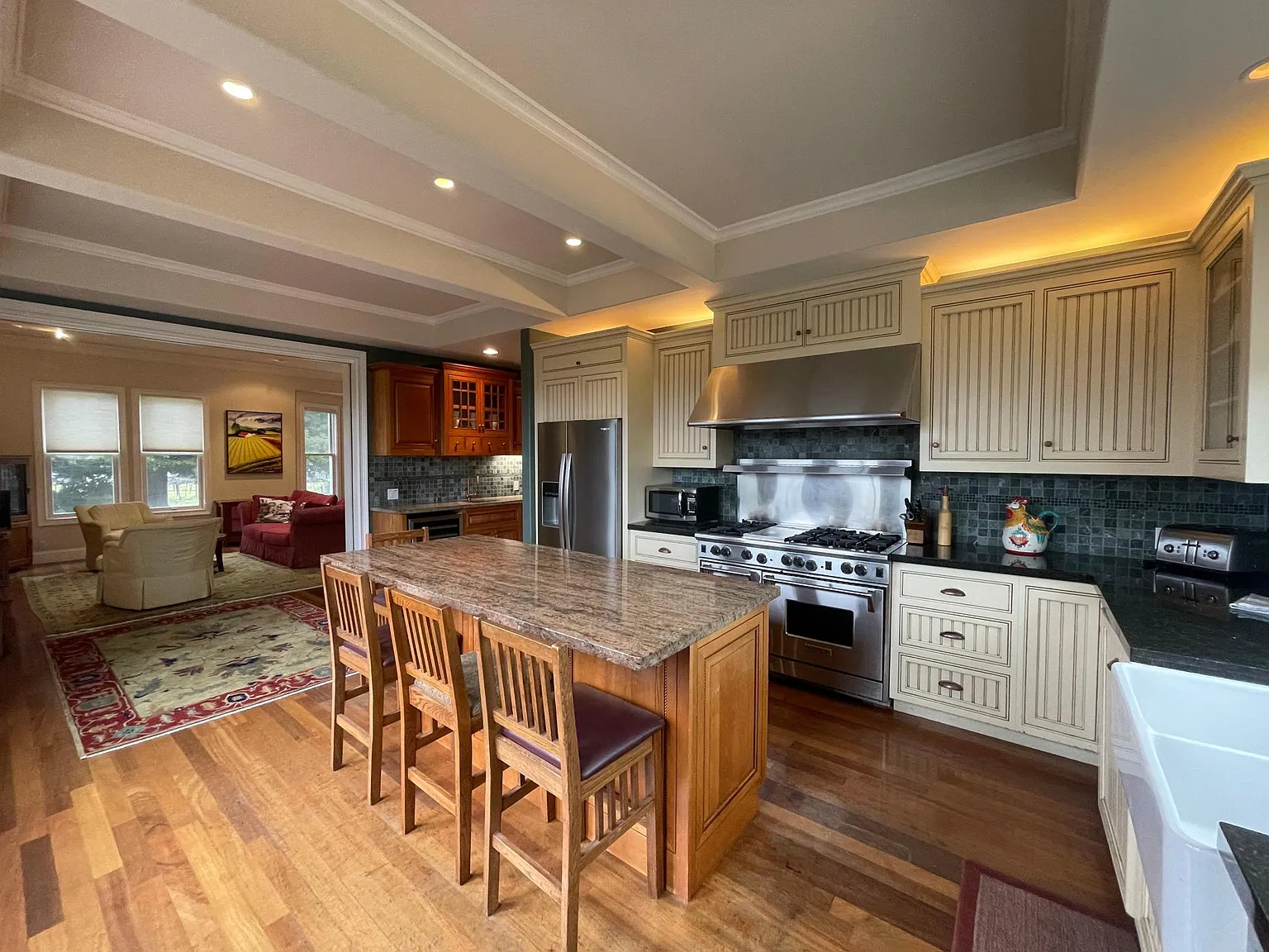 3 bed, 2100 sqft, $4,000 — Photo 4