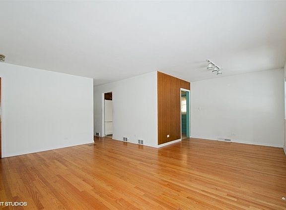 3rd image of 9505 Lawler Ave