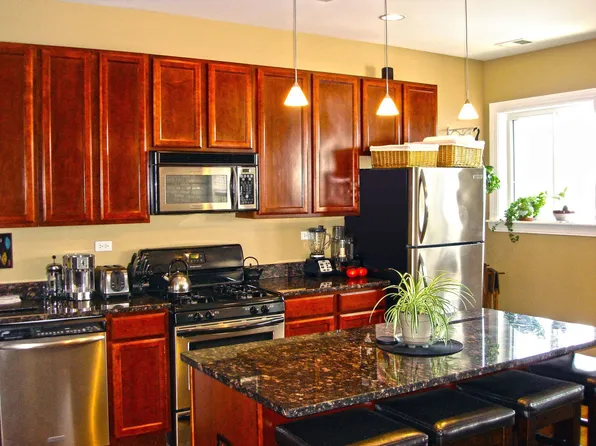 4056 N Sacramento Ave APT 3, Chicago, IL 60618