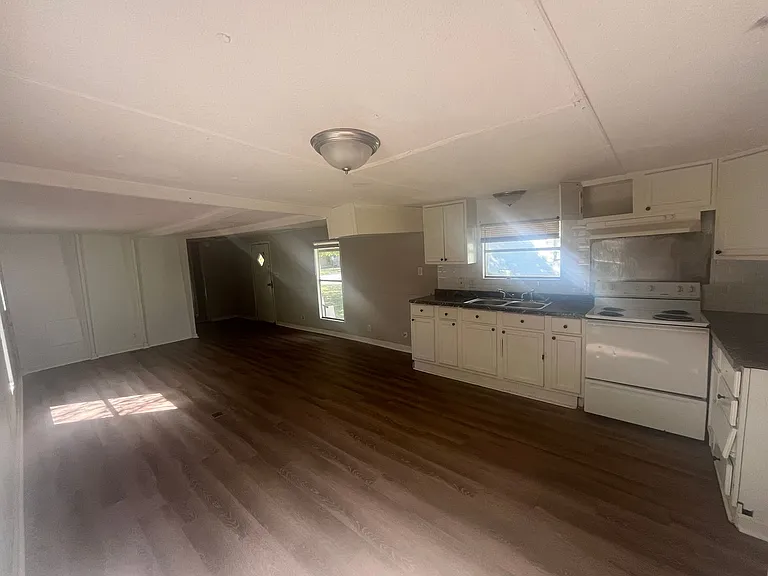 1705 Leonard Dr — Photo 4