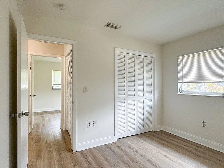 914 San Remo Ave — Photo 14