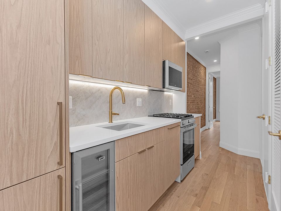 1st image of 356 W 21st St #7