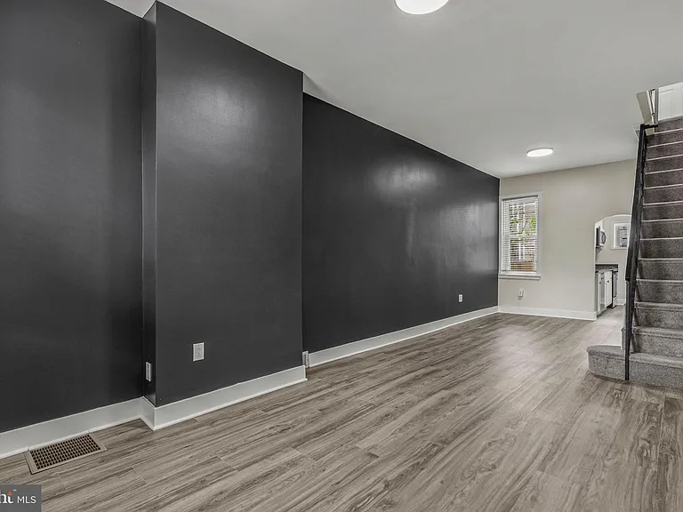 3047 Janney St — Photo 4