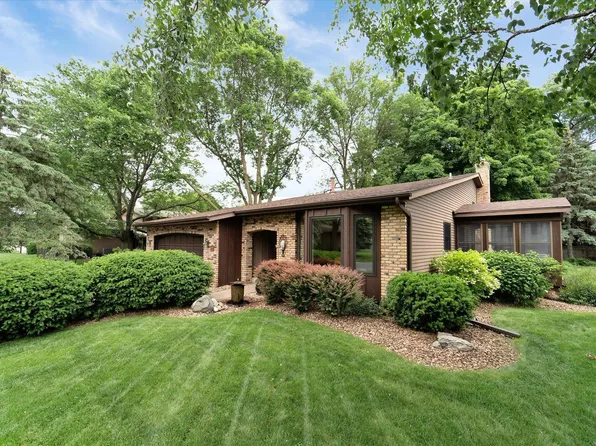 241 Lion Ln, Shoreview, MN 55126