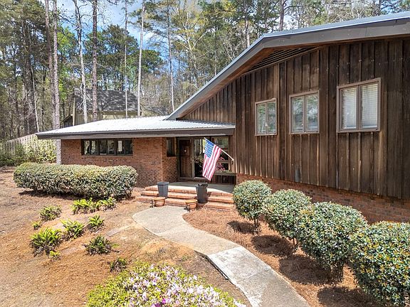 4th image of 305 Blue Pine Dr