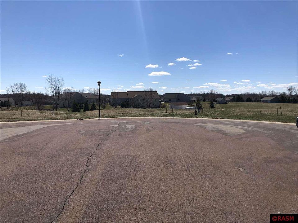 2nd image of 5 Lynae Cir