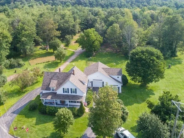 2 Chapel St, Gardner, MA 01440