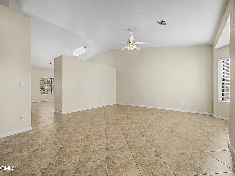 1913 E Marquette Dr — Photo 5