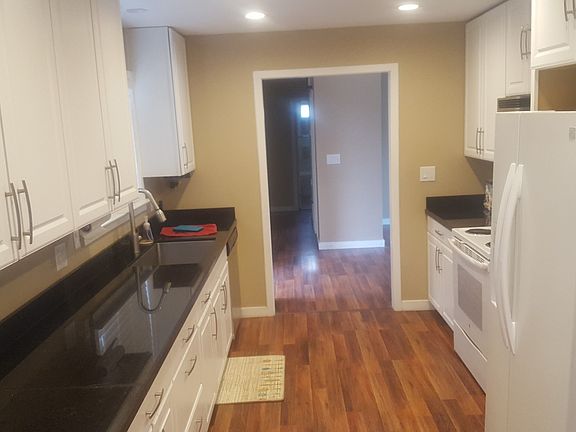 3rd image of 1291 Creswell Dr