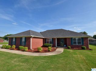 284 Maple Leaf Dr, Huntsville, AL 35811