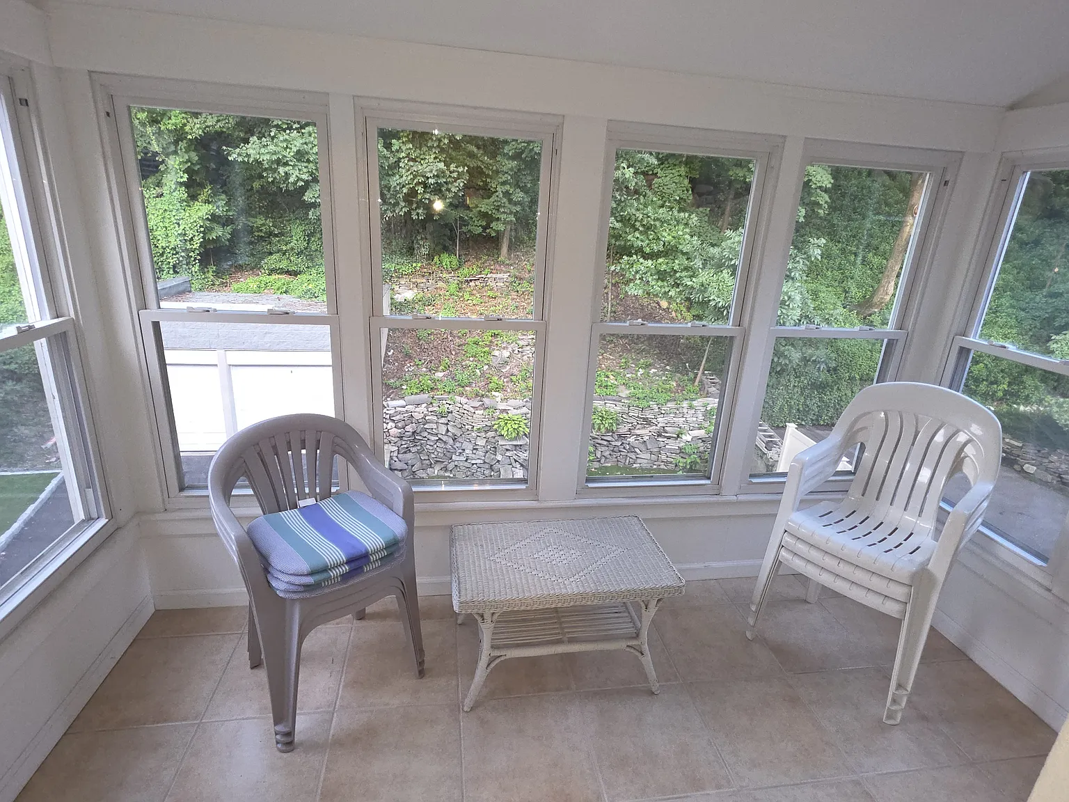 2 bed, 1100 sqft, $3,300 — Photo 2
