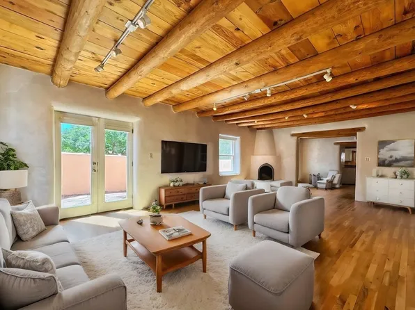 951 Camino Santander, Santa Fe, NM 87505