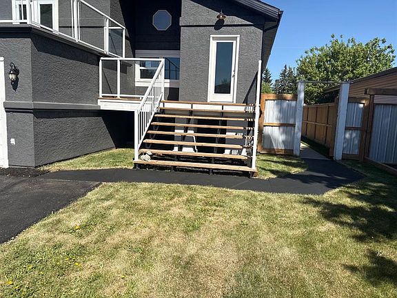 3rd image of 1629 NW Athabasca St