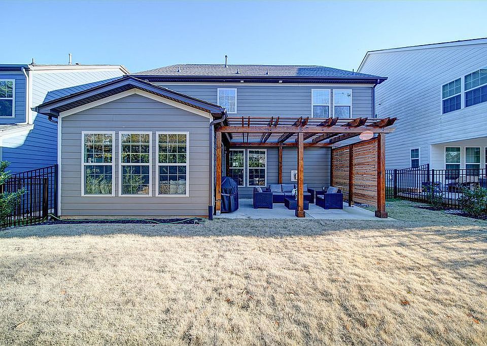 1st image of Ashton Oak Ct #946