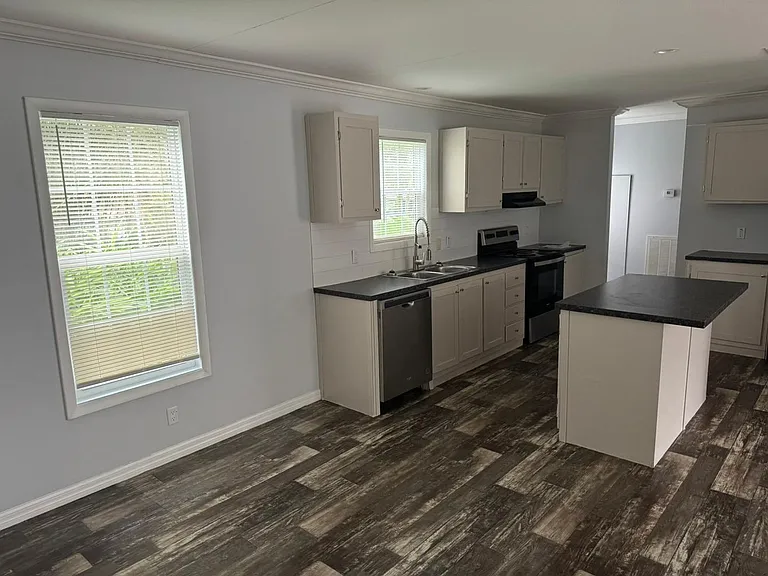 7158 Sunnyside Dr — Photo 1
