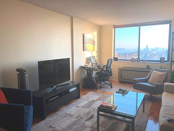 5th image of 275 W 96th St APT 32C
