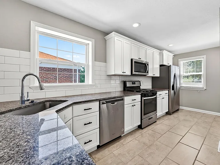 8832 Lawn Ave — Photo 4