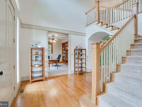 2nd image of 1007 Cadmus Dr