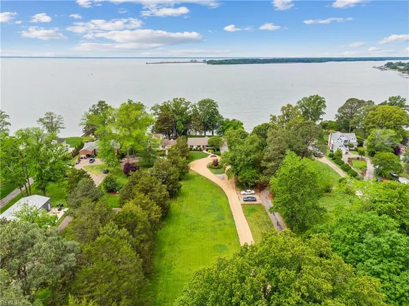 33 Haughton Ln, Newport News, VA 23606