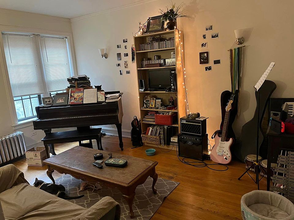 1st image of 1728 W Thome Ave #1