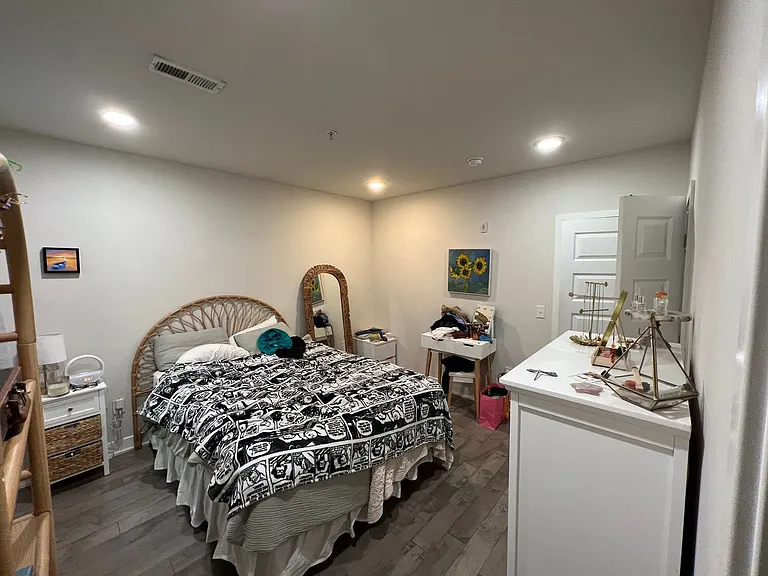 Brand New Luxury Apartments — Photo 10